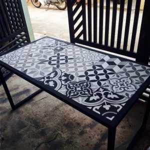 Bàn chân sắt mặt gạch