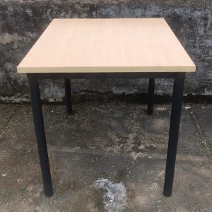 ban-chan-sat-vuong-80cm