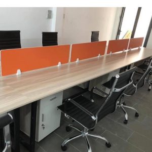 Cụm Bàn Làm Việc 10 Người 6m Vách Ngăn Nhựa – CBLVVP07